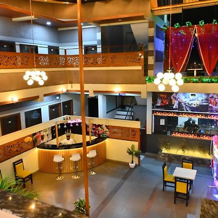 The Apple Tree Hotel Indore Exteriör bild