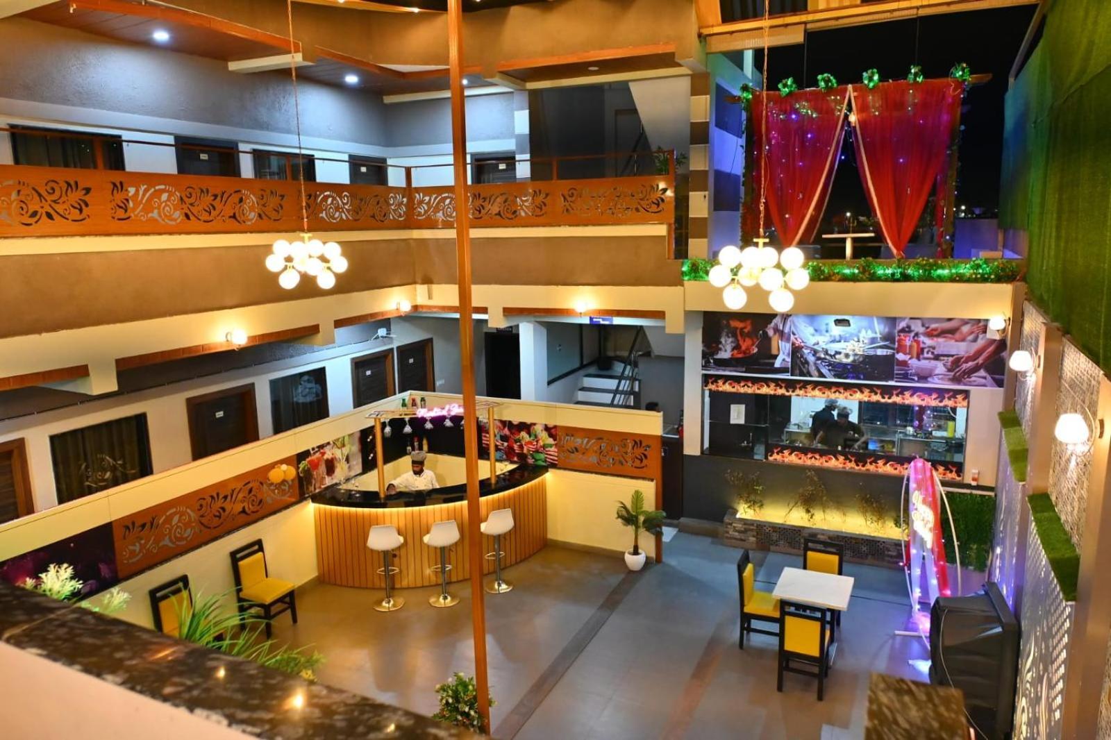 The Apple Tree Hotel Indore Exteriör bild